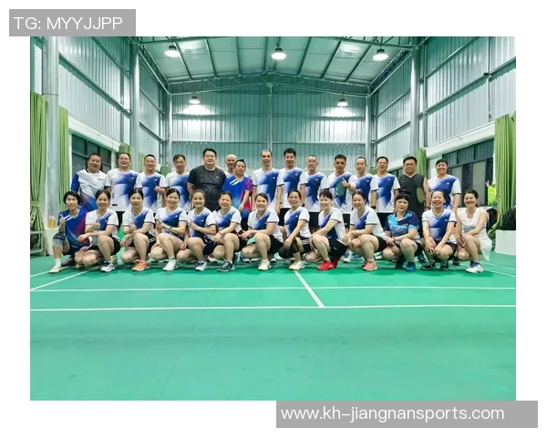 杭州羽毛球队在全国团队协作排行榜中荣获第八名展现出色团队精神与实力 杭州羽毛球队在全国团队协作排行榜中荣获第八名展现出色团队精神与实力